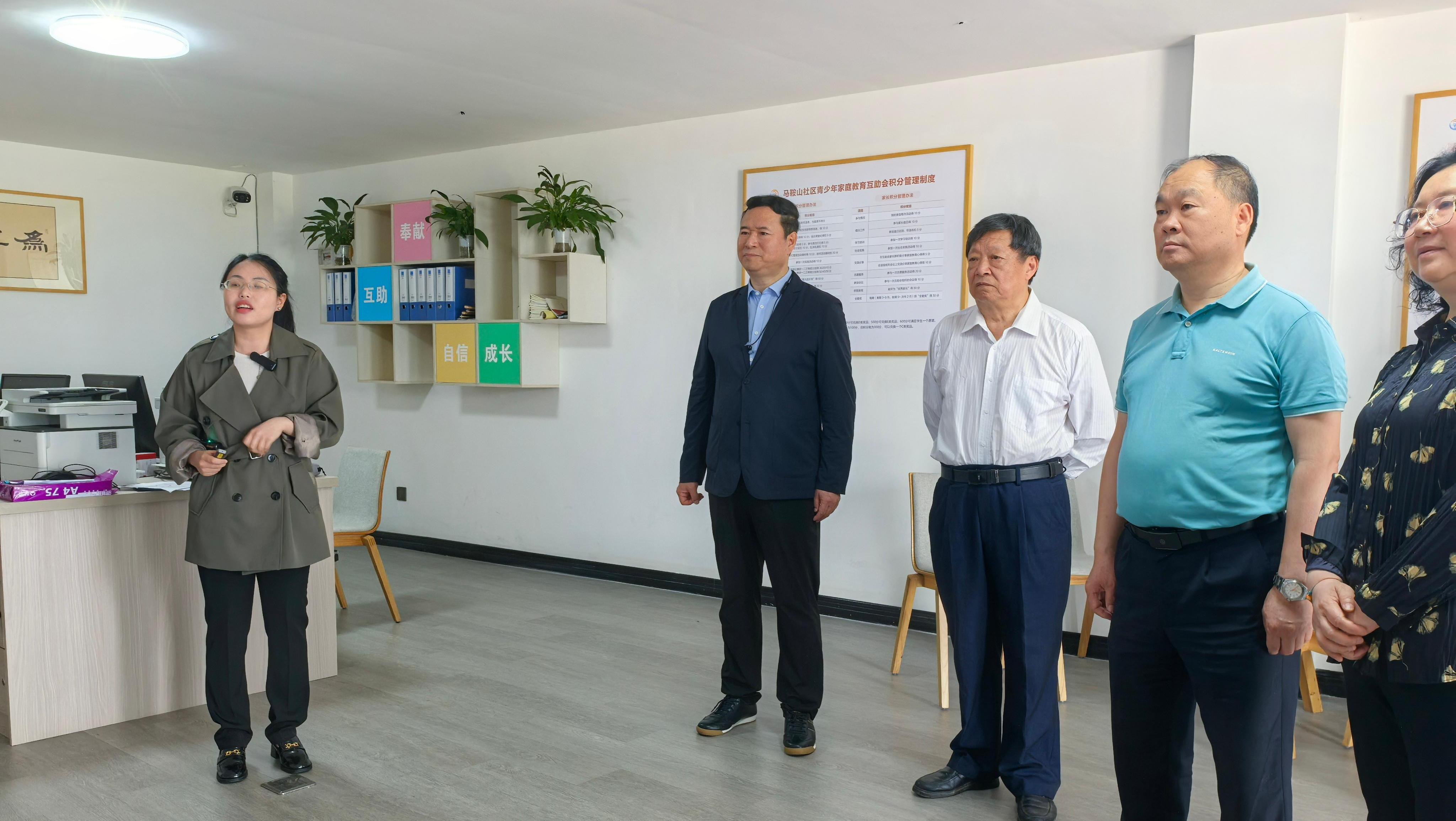 《中國火炬》雜志社社長許巍一行調研重慶市豐都縣關心下一代工作