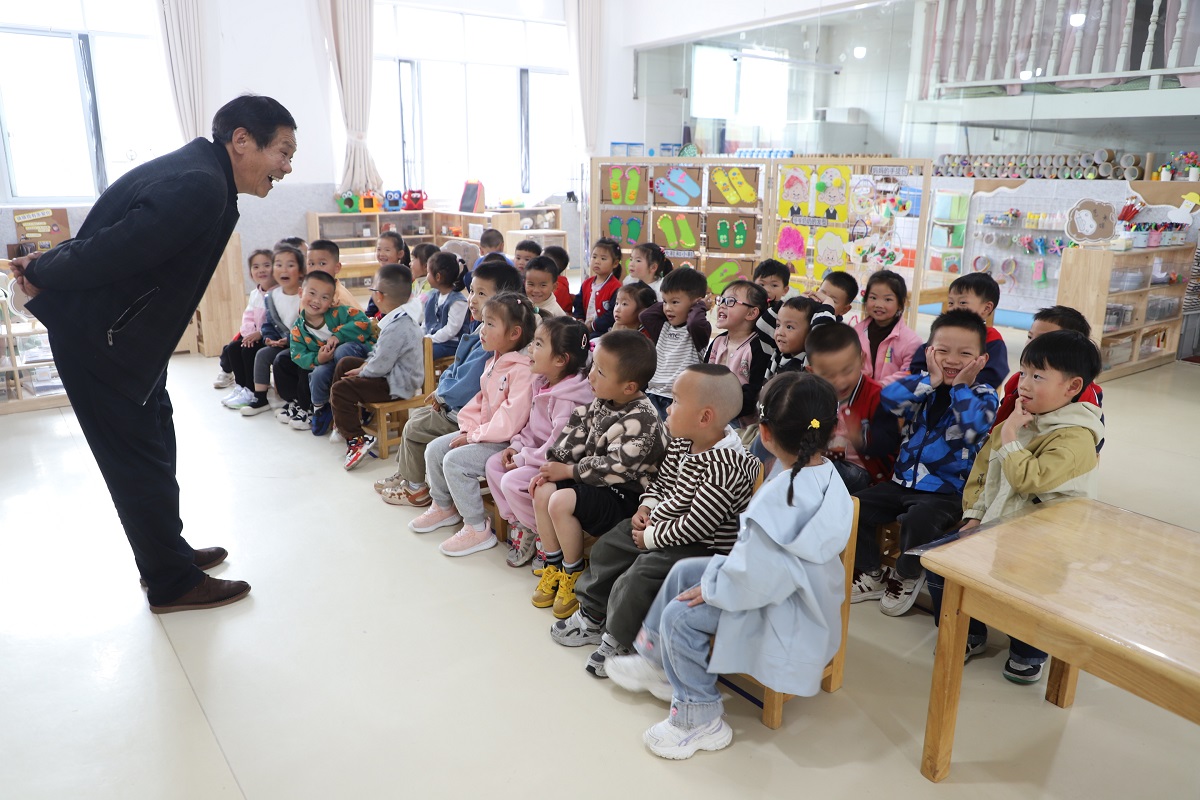 書香潤童心·家園伴成長——貴州省福泉市第一幼兒園關工委“家長進課堂”講故事活動