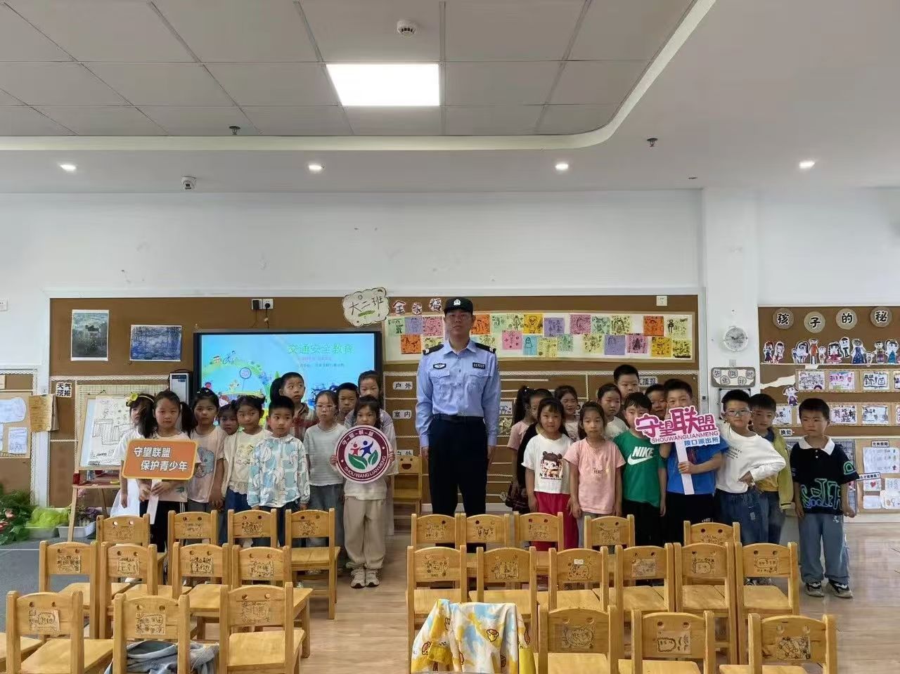 江蘇省丹陽市陵口中心幼兒園關工委開展交通安全知識教育活動