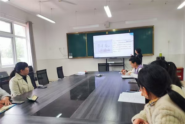 閱讀世界，悅見未來——江蘇省徐州市銅山區漢王鎮虎腰小學關工委開展教師讀書分享活動