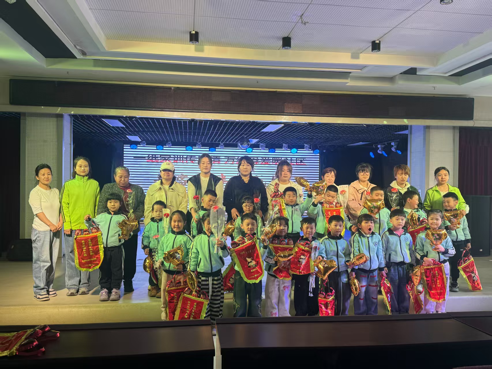 黑龍江省牡丹江市綏芬河市阜寧鎮阜華社區關工委開展“一紙家訓傳深情，萬縷母愛暖社區” 母親節主題活動