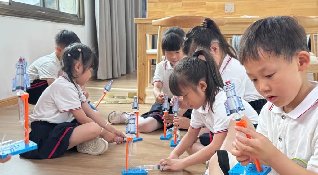 江西省撫州市崇仁縣舉辦“童心向黨?科技筑夢”科學實踐與愛國啟蒙活動
