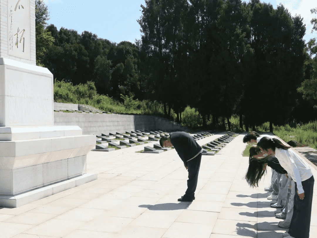 四川省涼山彝族自治州昭覺縣退役軍人事務局關工委開展紅色教育實踐活動