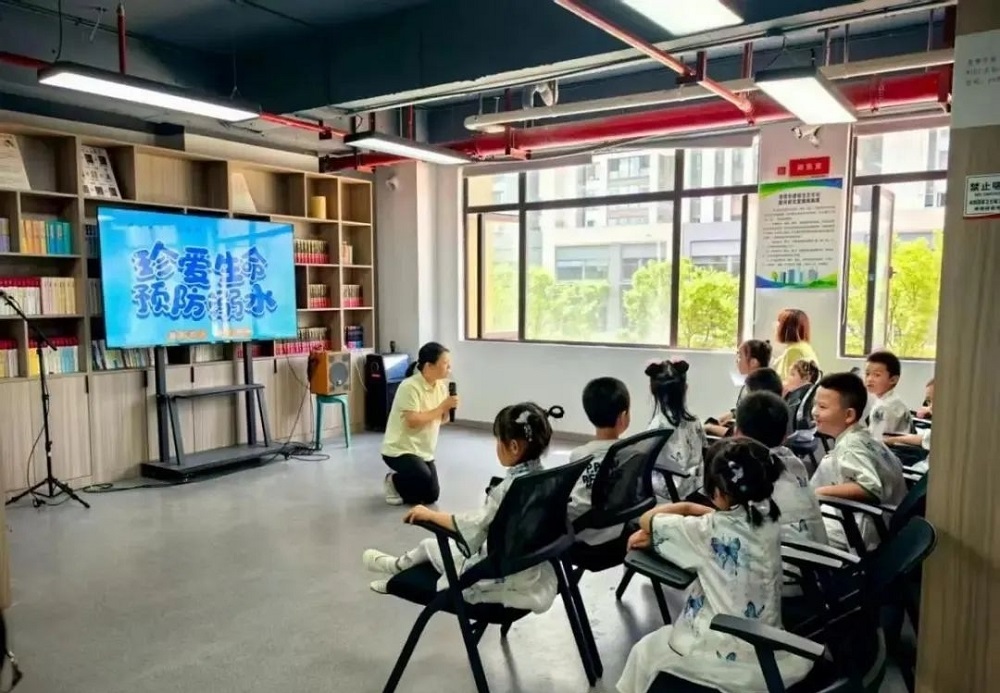 貴州省貴陽市花溪區(qū)貴筑街道關(guān)工委：迎賓社區(qū)國學(xué)課堂開班