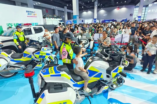 警營開放日里的別樣“警”彩——江蘇省無錫市惠山區長安街道惠南三社區關工委校外教育輔導站活動