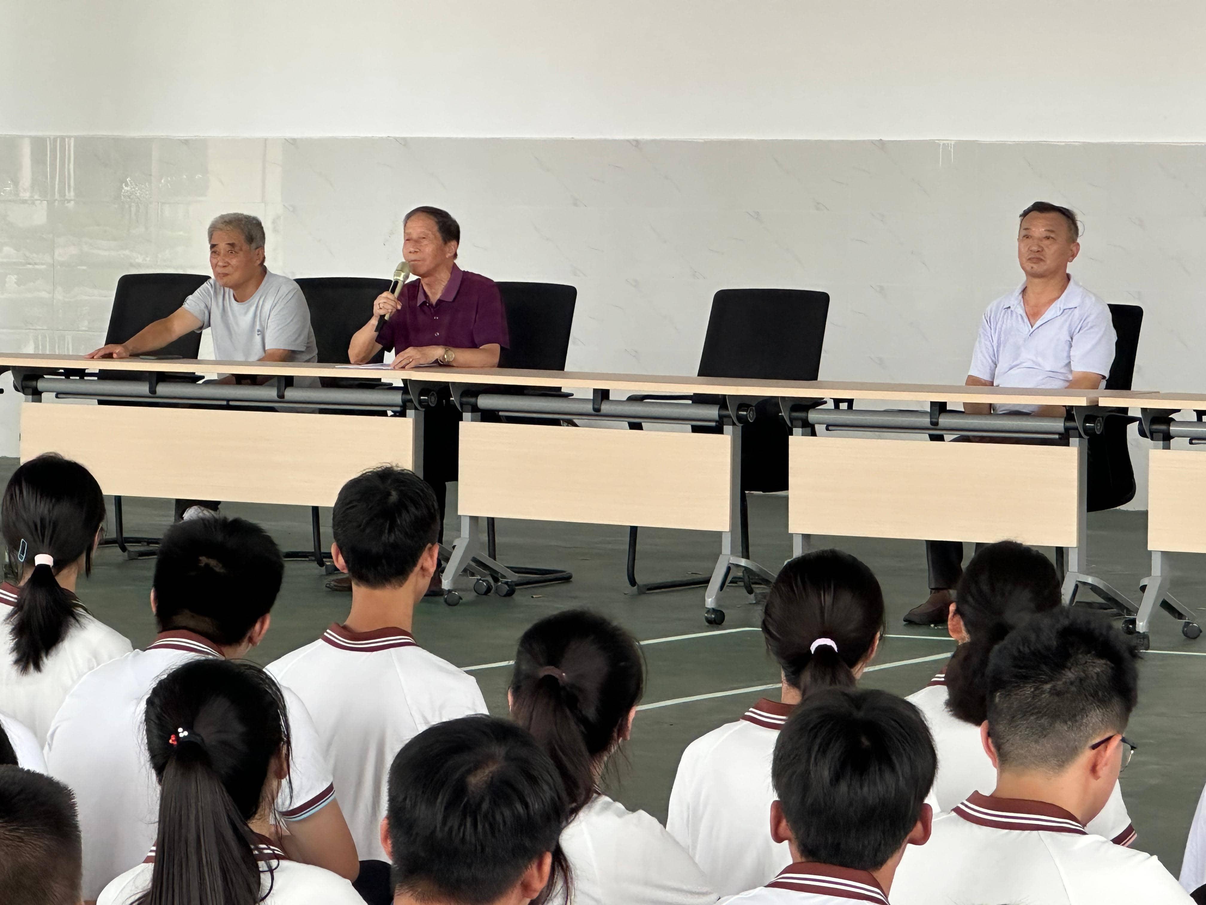 江蘇省丹陽市呂叔湘中學關工委進高一新生軍訓營開展紅色教育活動