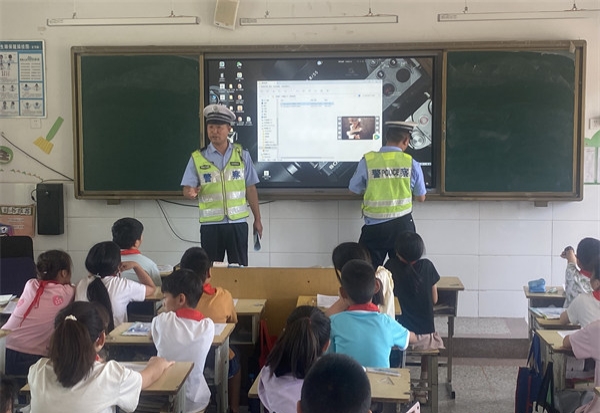 江蘇省徐州市銅山區鄭集鎮肖樓實驗小學關工委開展交通安全教育宣講活動