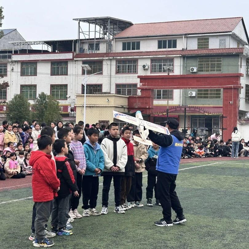 江西省贛州科技館“科普鄉(xiāng)村行”走進(jìn)贛州市于都縣盤古山中心小學(xué)關(guān)工委