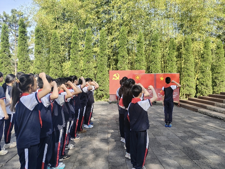 鄉村實踐慶五一 紅色傳承迎五四——四川省自貢高新區匯東實驗學校走進鄉村開展紅色志愿服務活動