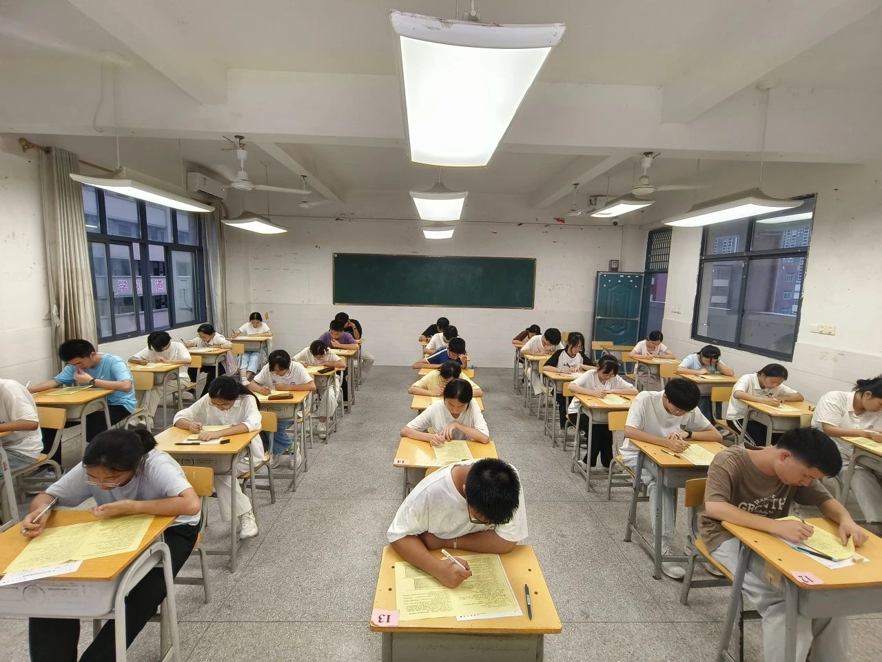 江西省贛州市于都中學關工委高二年級舉辦國學知識競賽