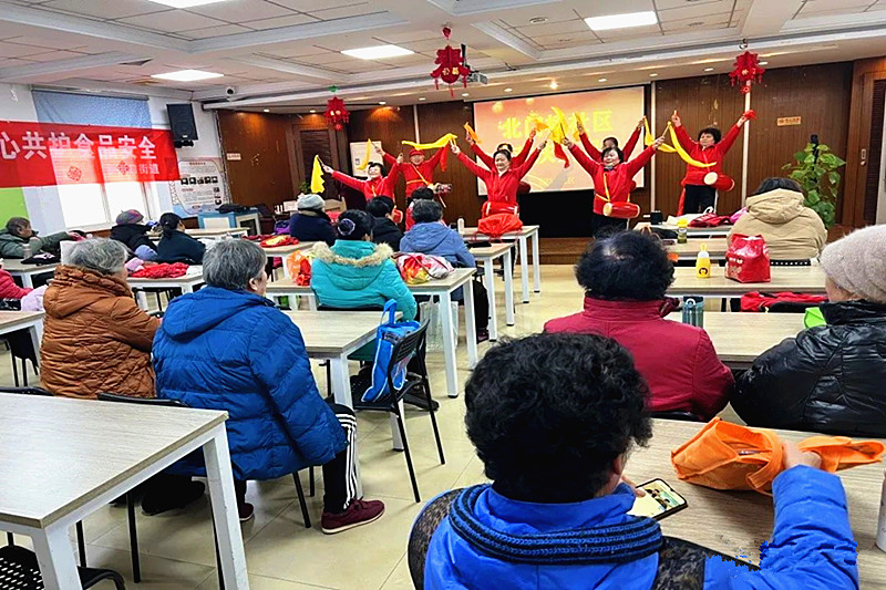 江蘇省南京市玄武區(qū)北門橋社區(qū)關(guān)工委開展“喜迎新年,共聚一堂”迎新活動(dòng)(2).jpg