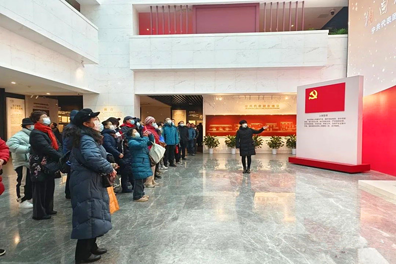 江蘇省南京市玄武區長江路社區開展“重溫革命歲月，傳承紅色精神”活動(1).jpg