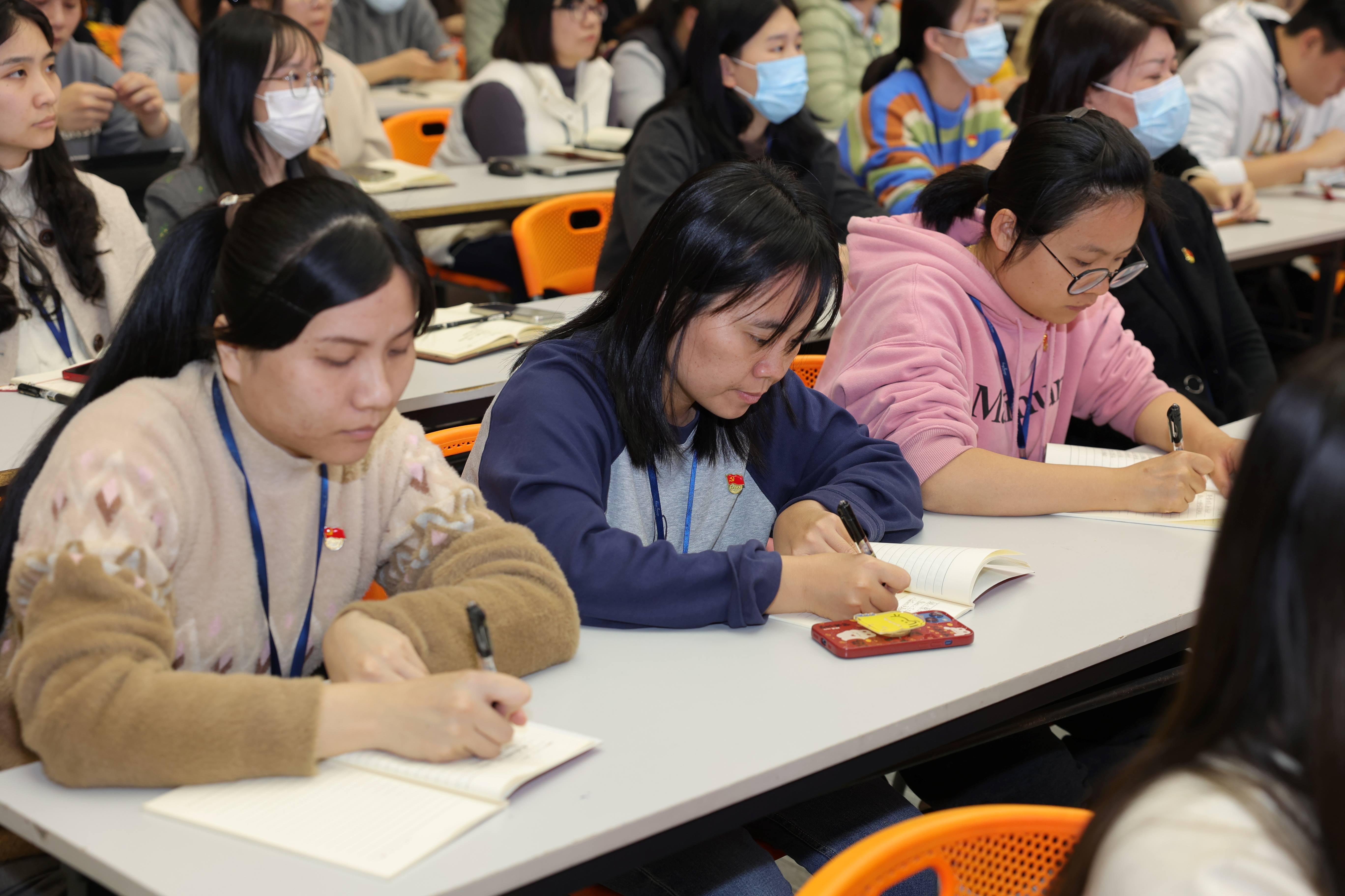 老勞模宣講進(jìn)企業(yè)  凝心聚力建新功4.jpg