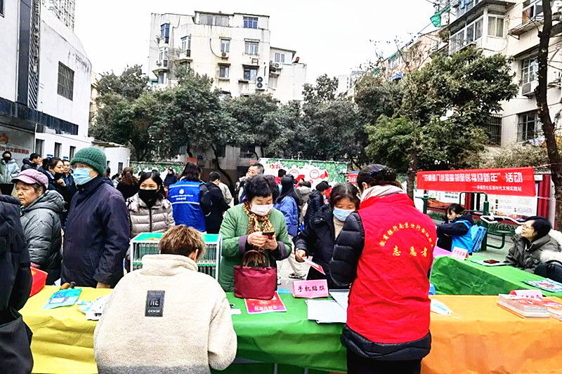江蘇省南京市玄武區香鋪營社區關工委聯合開展“迎新春”彩虹集市廣場活動 (1).jpg