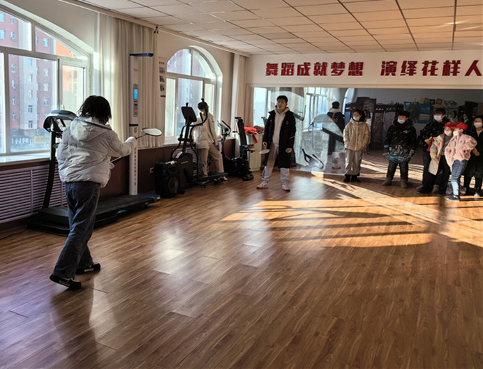 元寶山區(qū)西城街道王府社區(qū)歡度寒假 運動“童”行活動照片6_副本.jpg