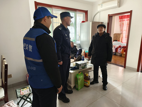 走訪困難家庭1_副本.jpg