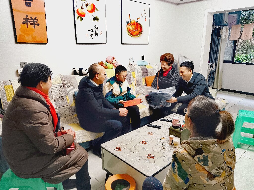 高新區黨工委副書記 關工委主任李善鴻入戶走訪照片_proc.jpg