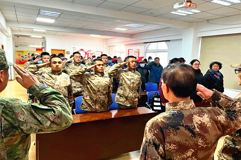 江蘇省南京市玄武區(qū)太平門社區(qū)關(guān)工委開展“聽老兵講故事，傳承紅色基因”主題教育(2).jpg