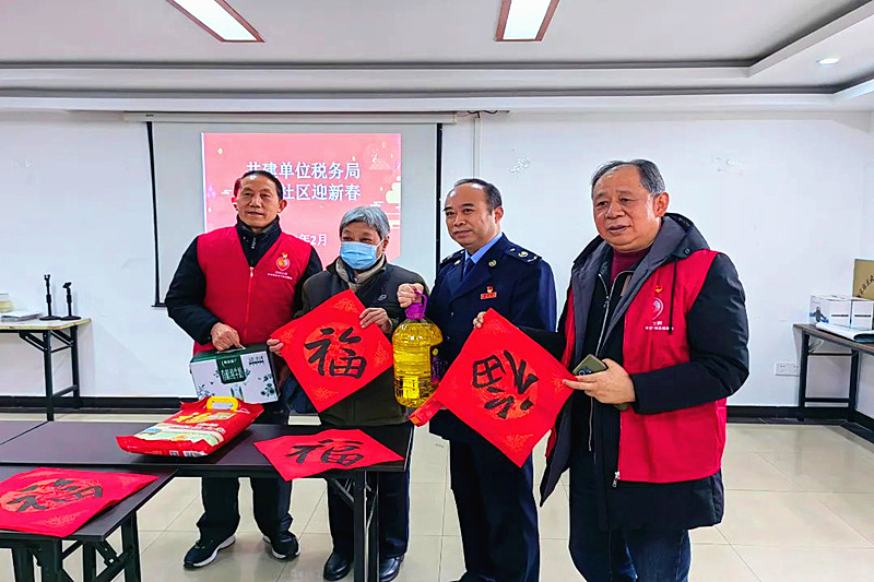 江蘇省南京市玄武區(qū)大石橋社區(qū)關(guān)工委聯(lián)合開展新春走訪慰問活動（1） (2).jpg