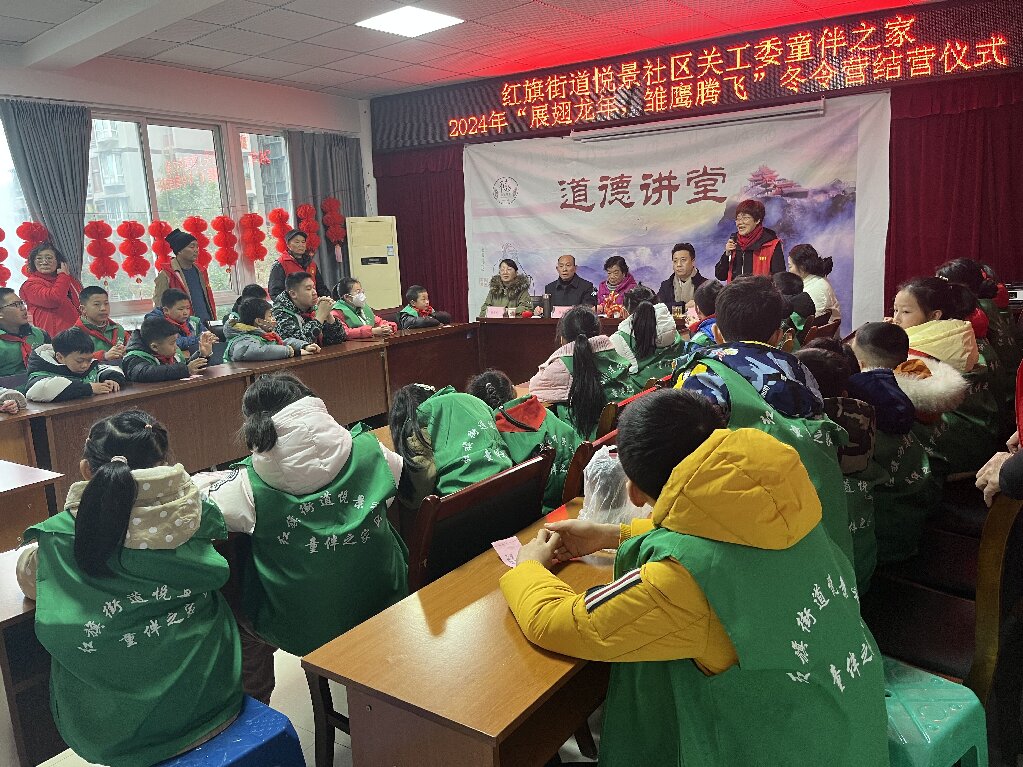 社區關工委執行主任李元英作活動總結_0proc.jpg