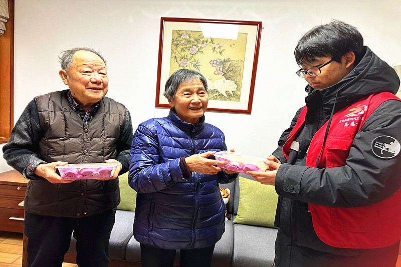 江蘇省南京市玄武區櫻駝花園社區關工委開展“餃子飄香，情滿新年” 迎新春活動(3).jpg
