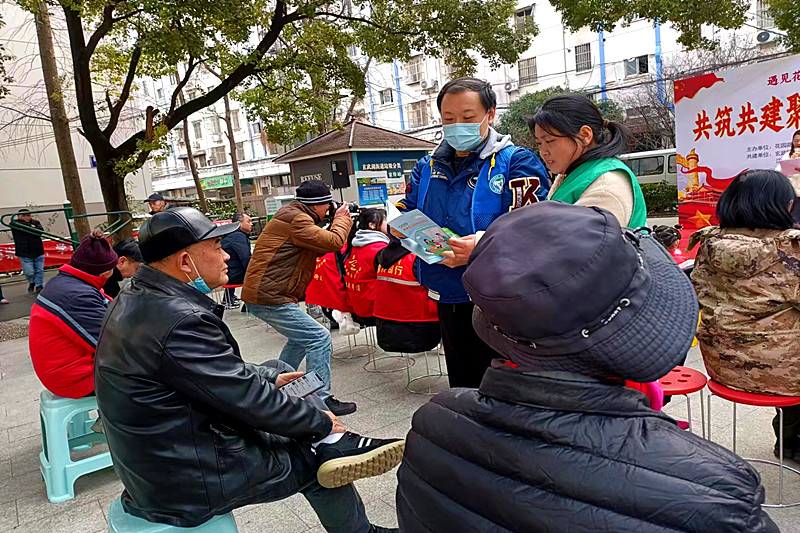 江蘇省南京市玄武區花園路社區關工委開展“垃圾分類，你我同行” 為主題的學雷鋒活動(4).jpg
