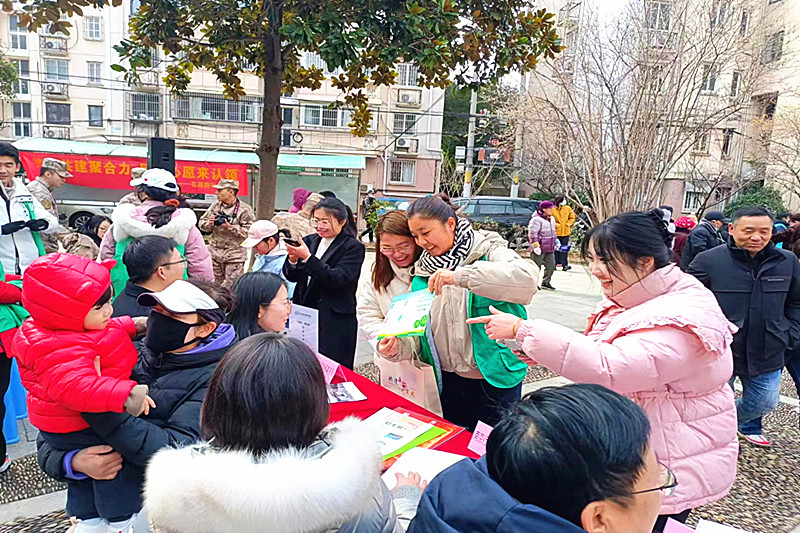 江蘇省南京市玄武區花園路社區關工委開展“垃圾分類，你我同行” 為主題的學雷鋒活動(5).jpg
