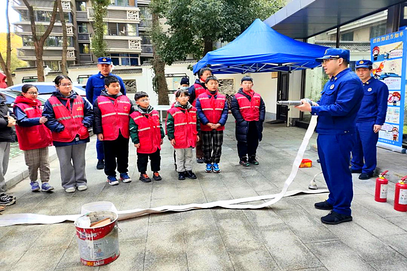 江蘇省南京市玄武區臺城花園社區關工委開展“消防記心中，我是小雷鋒”主題實踐活動(1).jpg