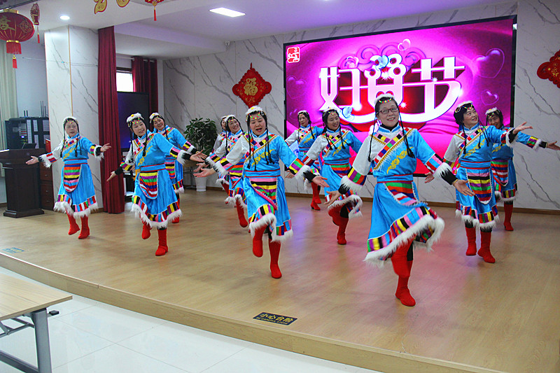 江蘇省南京市玄武區關工委聯合開展慶“三八”婦女節廣場舞交流展演活動(9).jpg
