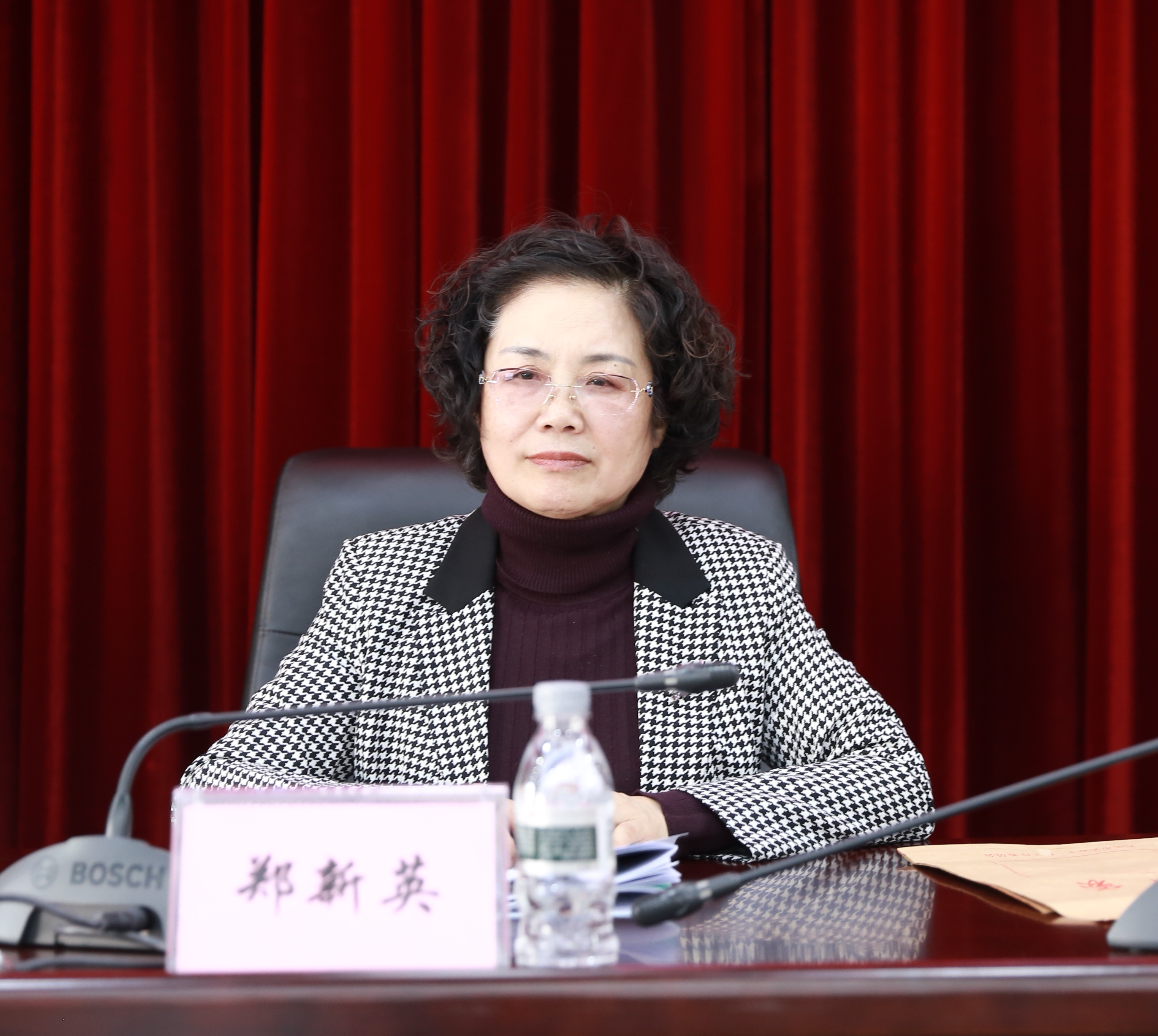 鄭新英主任作報告.jpg