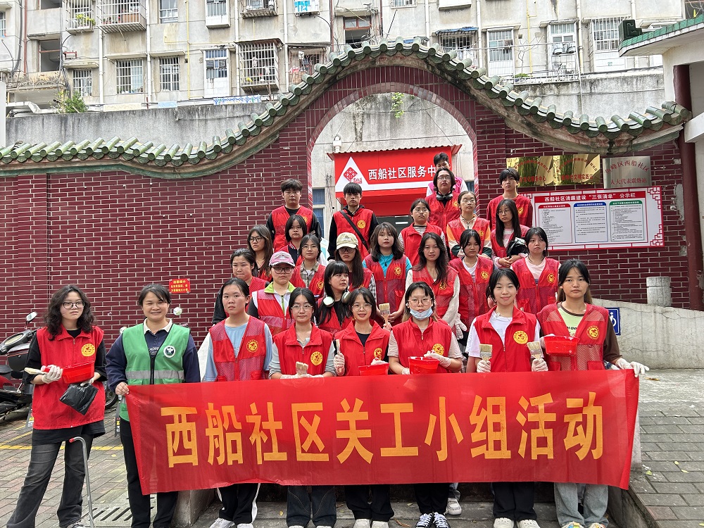 參與清理行動的青少年志愿者們1.jpg