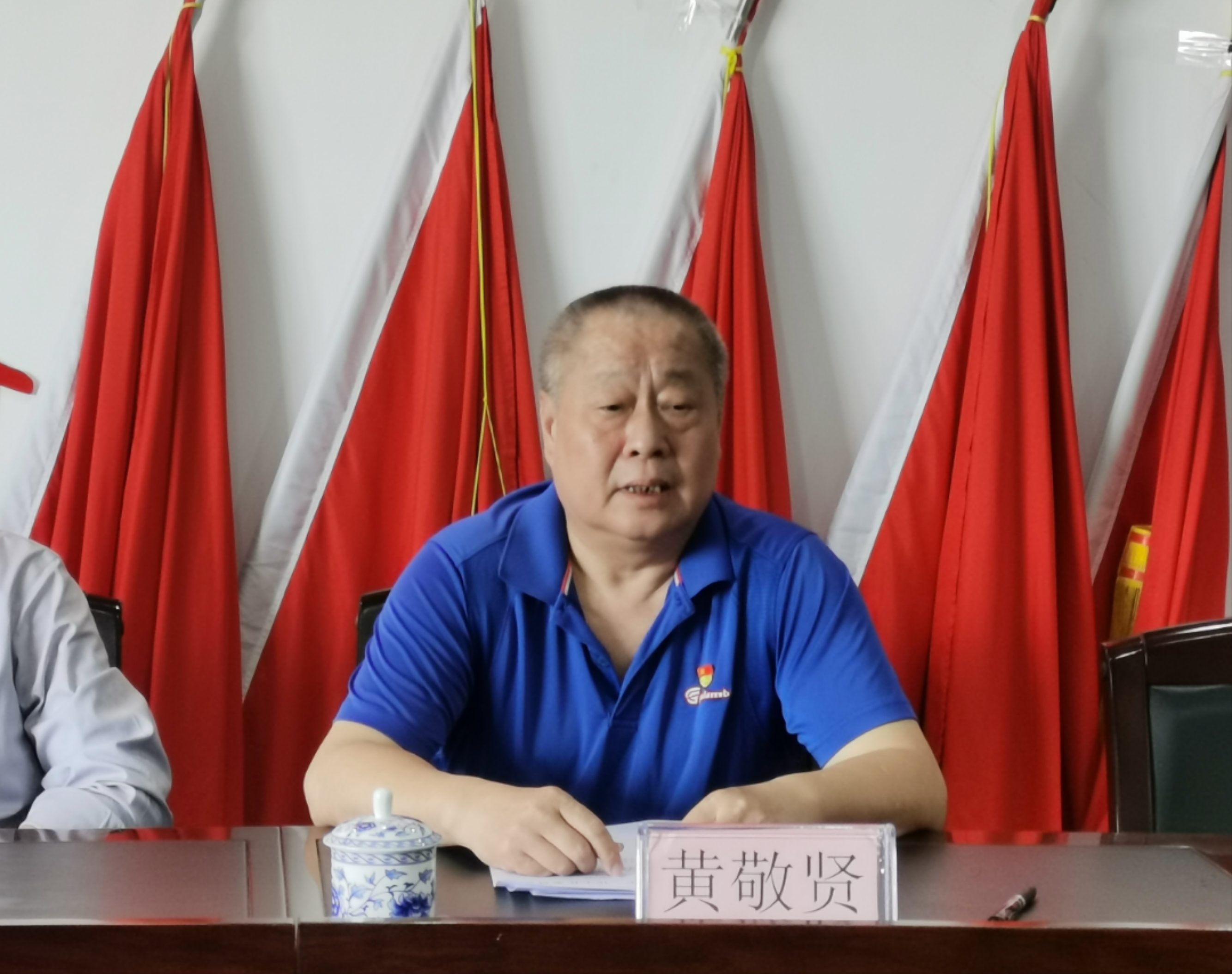 會議由區關工委駐會常務副主任黃敬賢主持。.jpg