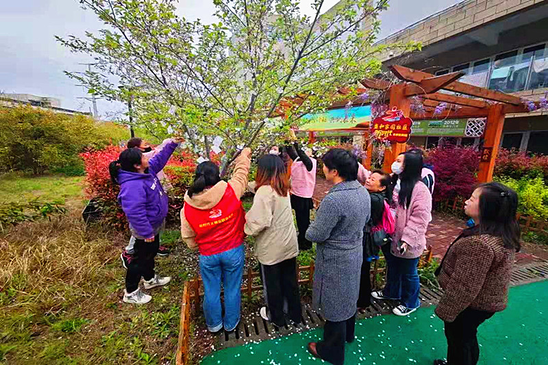 江蘇省南京市玄武區(qū)盛和家園社區(qū)關(guān)工委開展“我們的節(jié)日?清明”主題活動 (3).jpg
