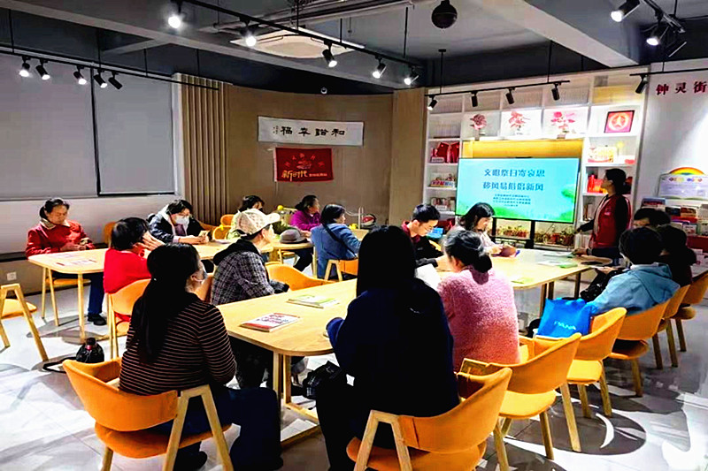 江蘇省南京市玄武區(qū)鐘靈街社區(qū)關工委開展“清明民俗在身邊，艾草錘錘出健康”活動(1).jpg