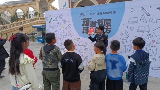 主講人湯琪向青少年推薦好書.jpg