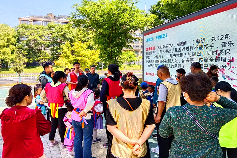 江蘇省南京市玄武區(qū)玄武湖街道徐莊社區(qū)關(guān)工委組織開展親子趣味運(yùn)動會(1).jpg