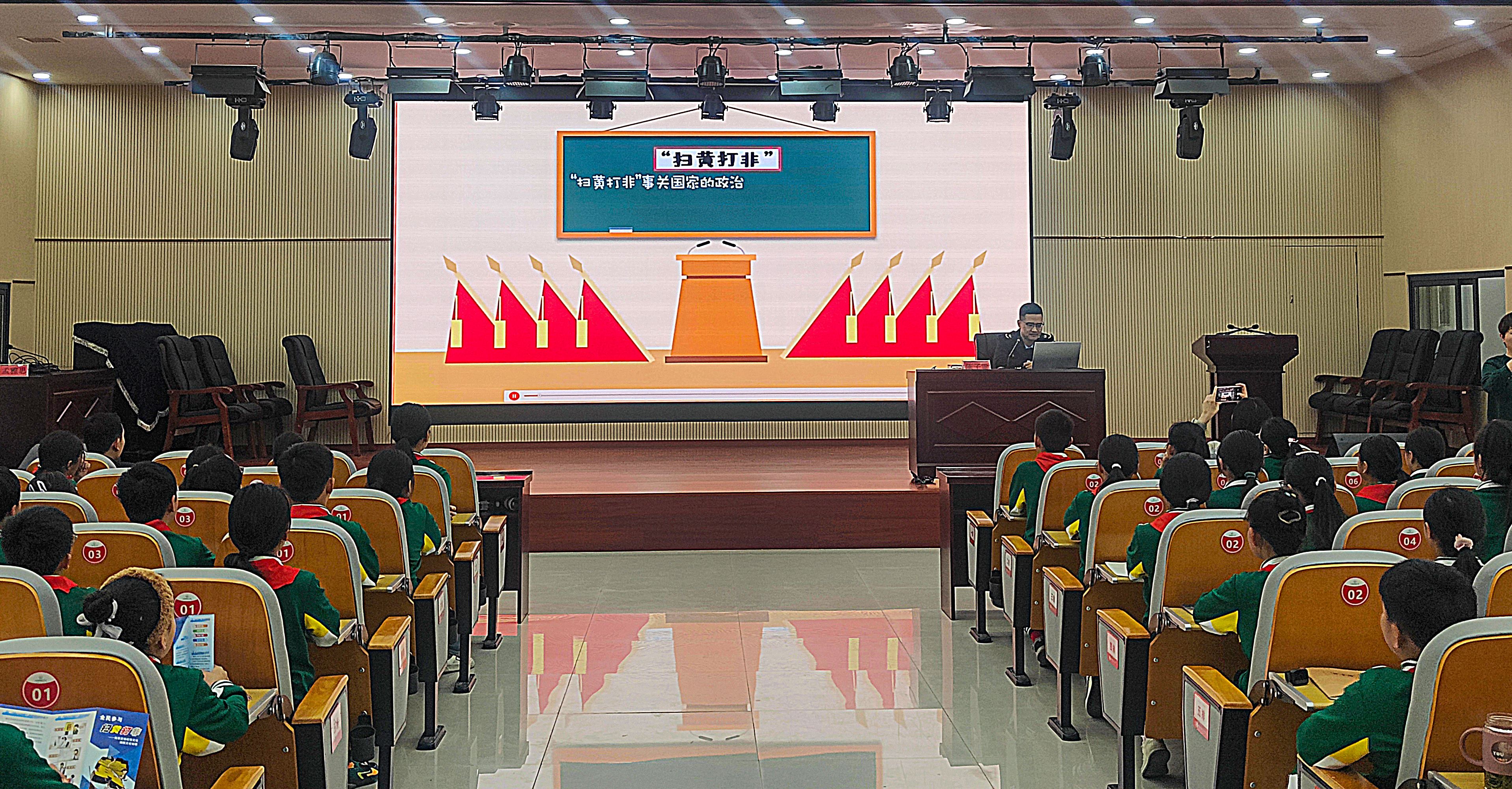 阜南縣文旅體局關(guān)工委開展“掃黃打非進(jìn)校園，護(hù)苗行動(dòng)伴成長”暨版權(quán)宣講活動(dòng)(1).jpg
