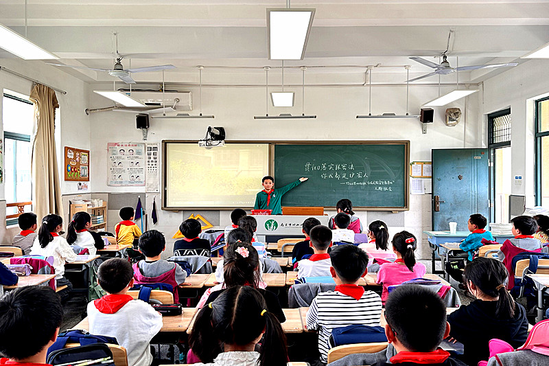 江蘇省南京市竹山小學(xué)開展“貫徹落實(shí)保密法，你我都是護(hù)密人”的活動(dòng)(1).jpg