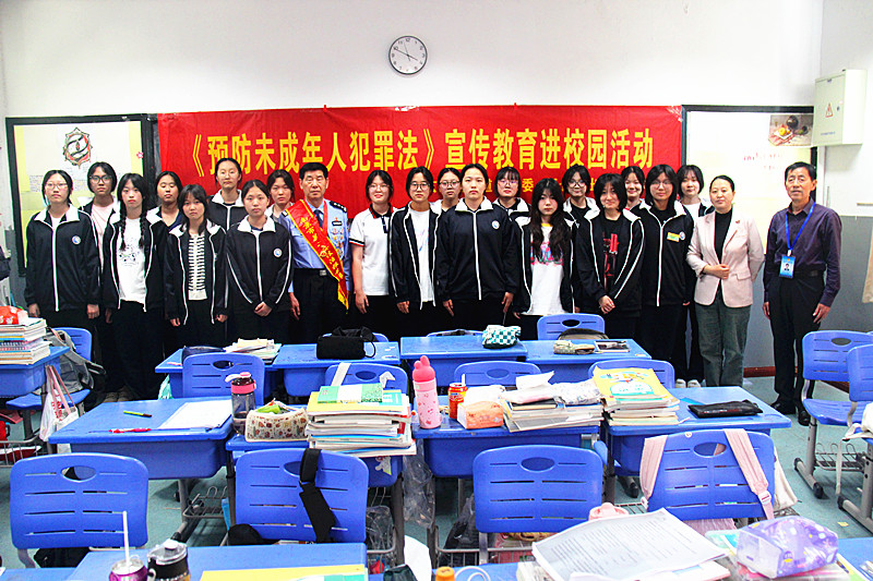 江蘇省南京市玄武區玄武湖街道關工委聯合走進校園開展法治宣講活動 (7).jpg