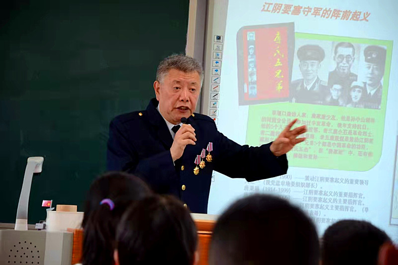 玄武區(qū)關(guān)工委“大思政課”宣講老師走進(jìn)南農(nóng)實(shí)小學(xué)生講述“揚(yáng)子江上的春天”故事(3).jpg