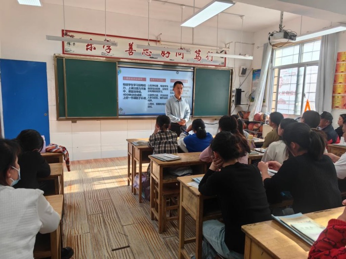 伊蘆中心小學家校攜手 共育花開2.jpg