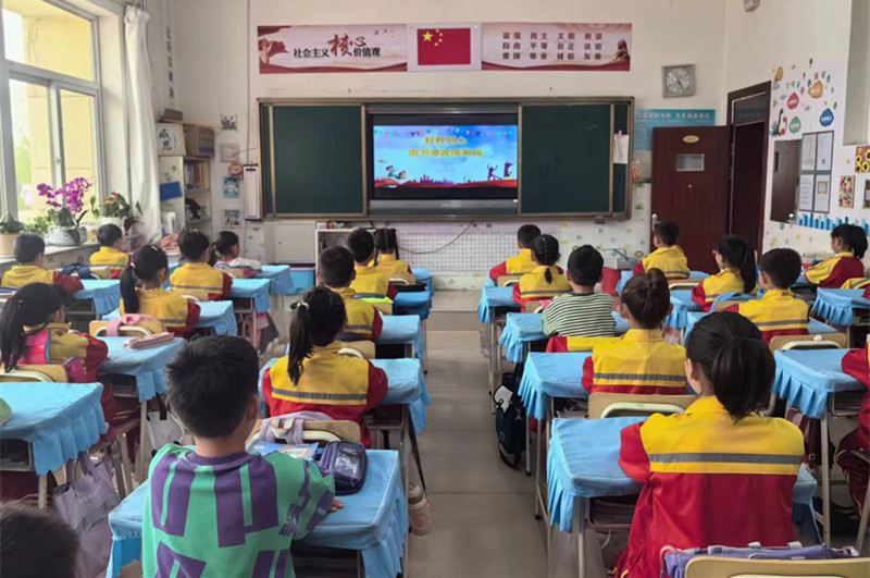 元寶山區(qū)元礦小學讀書漂流活動照片8_副本.jpg