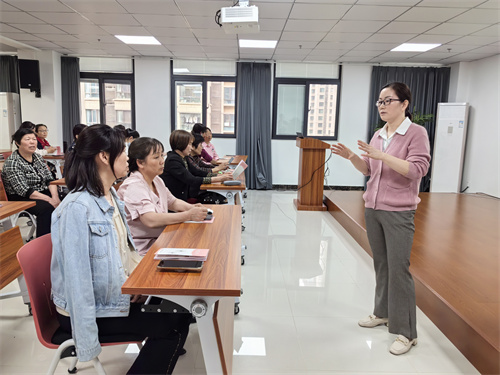 合肥市包河區煙墩街道清水沖社區關工委：“關愛女性健康 守護幸福家庭”健康知識講座 (1).jpg
