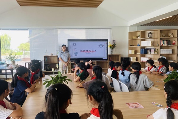 七都小學：摹繪心聲，呵護成長——“5˙25”--.jpg