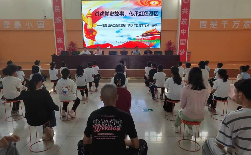 “五老”宣講團(tuán)在巴楚縣幸福園社區(qū)宣講.jpg