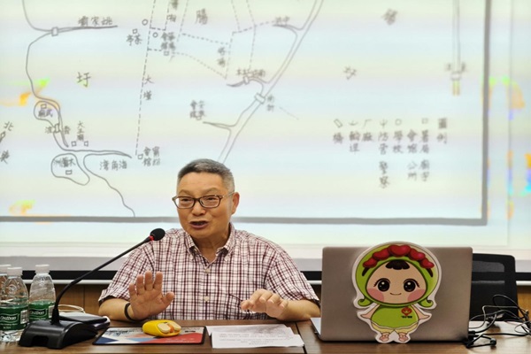 盛澤鎮(zhèn)：退休勞模講課忙吳糧鋼--.jpg