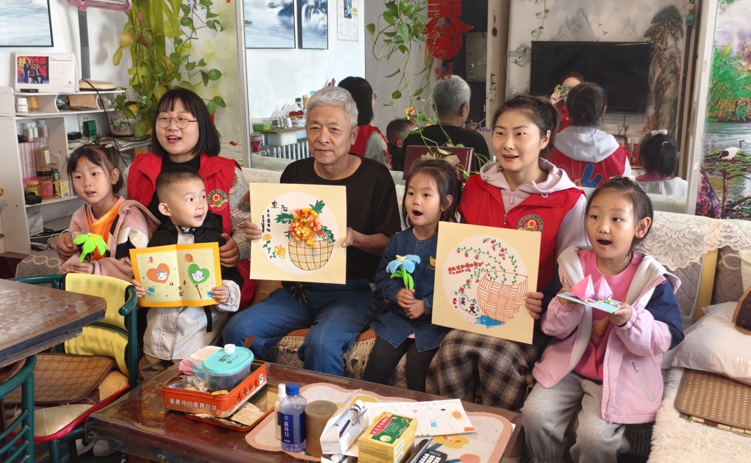 元寶山區東城街道銀河社區關工委、第二幼兒園關工委敬老活動照片14pg_副本.jpg