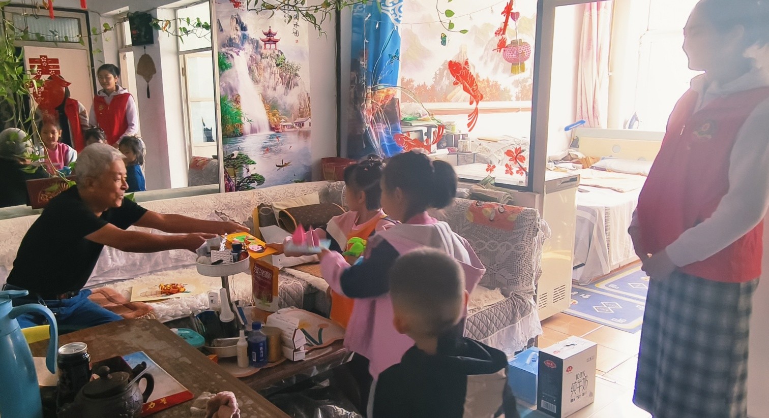 元寶山區東城街道銀河社區關工委、第二幼兒園關工委敬老活動照片13pg_副本.jpg