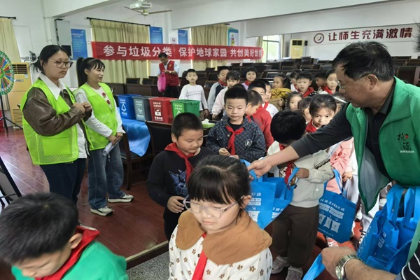 【桃源鎮】青云學校關工委：垃圾分類 你我“童”行3.jpg