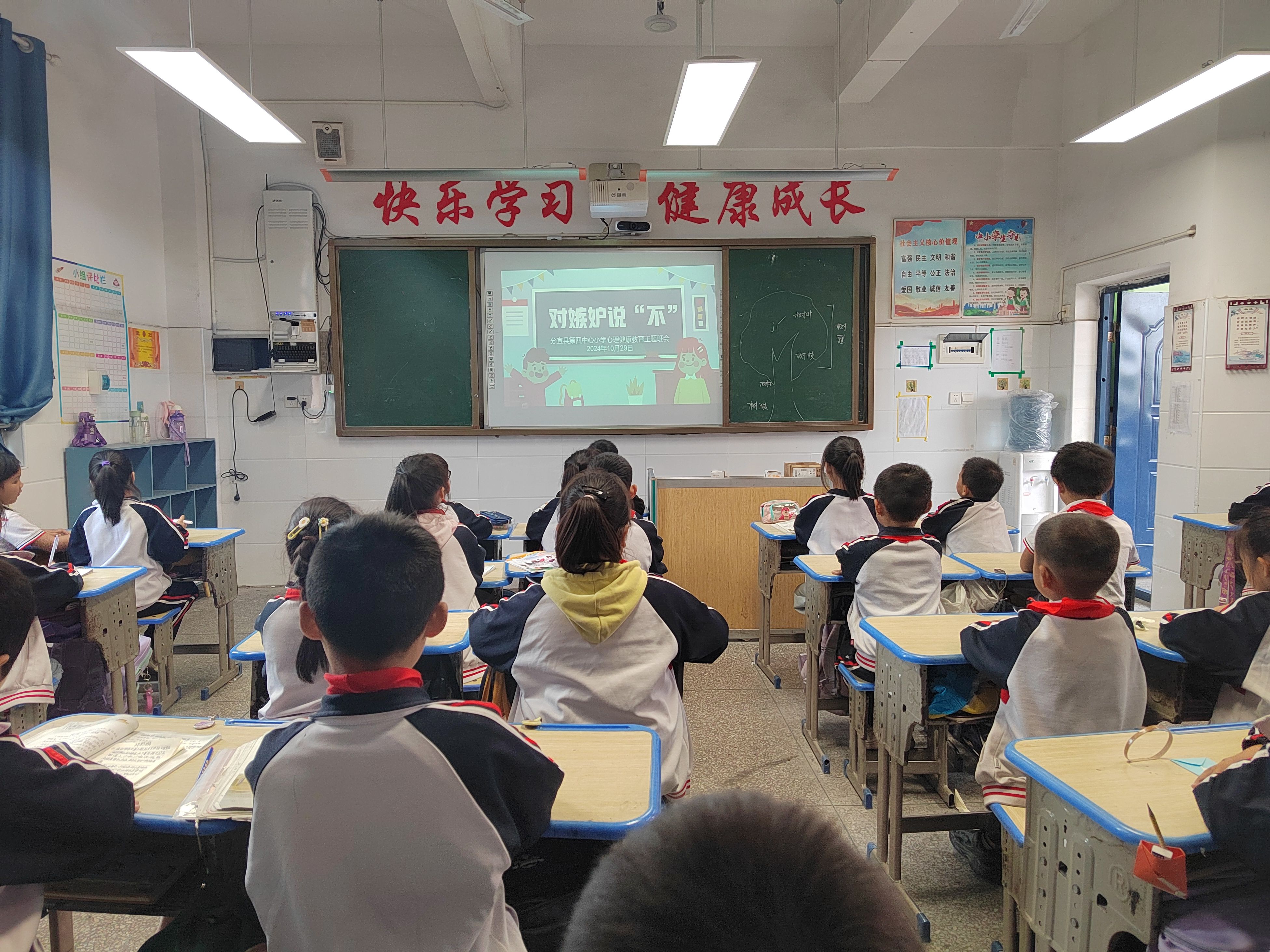 1730278555546561.jpg 學校動態照片_愛奇藝.jpg